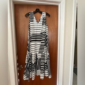 Black and white women’s dress one size *brand new*
